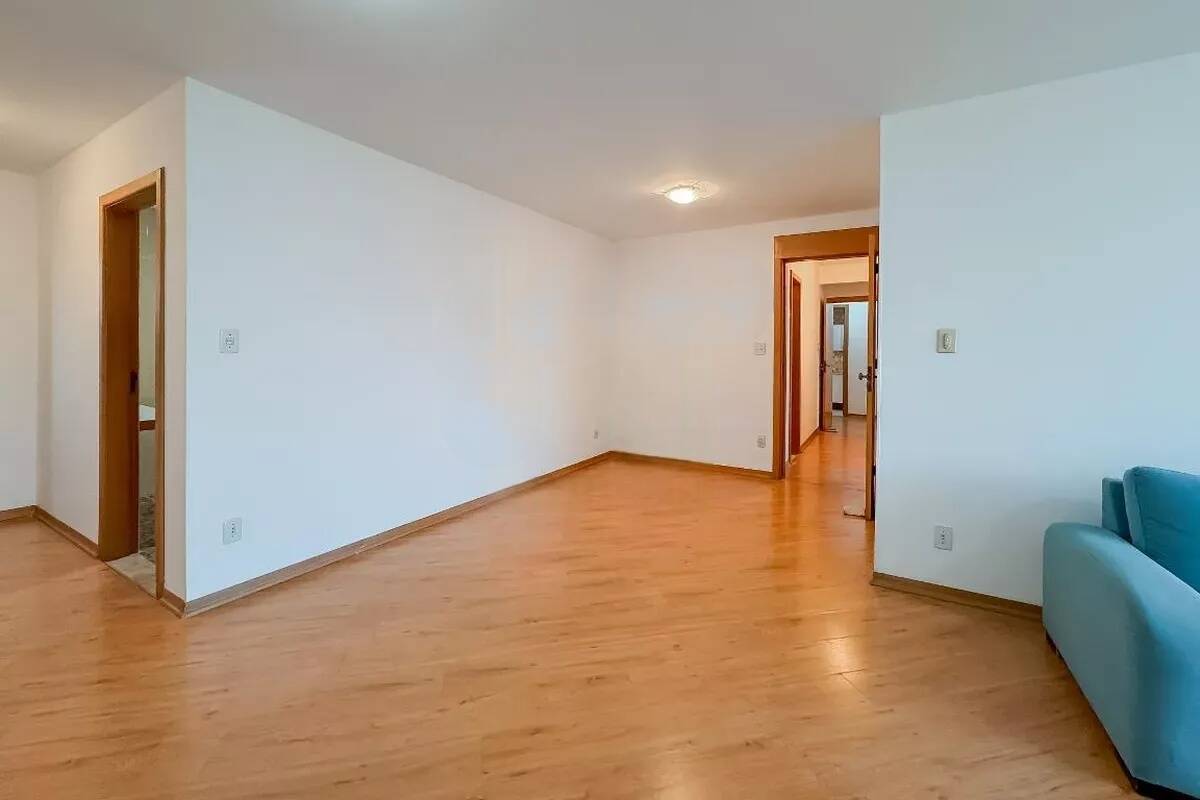 Apartamento à venda com 3 quartos, 130m² - Foto 2