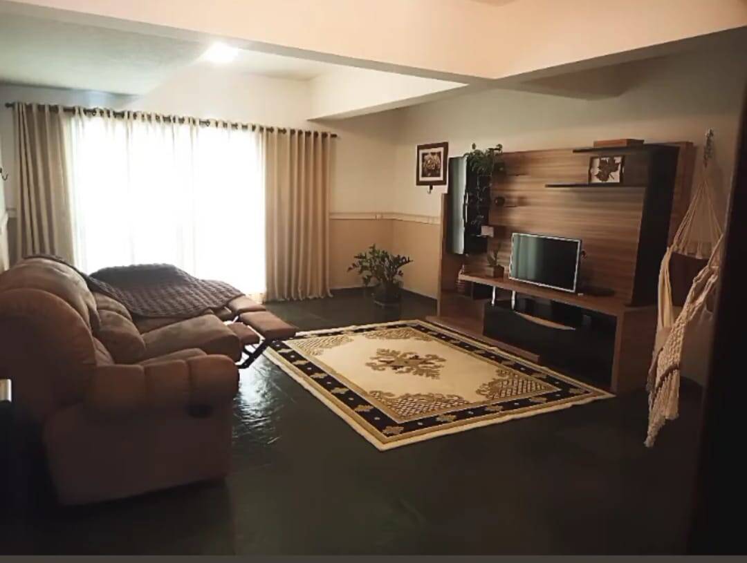 Casa, 3 quartos, 242 m² - Foto 1