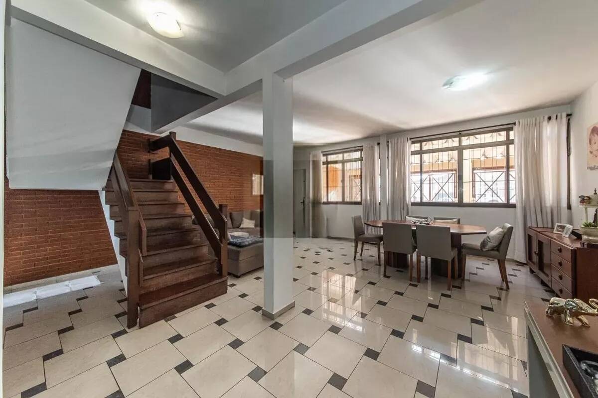 Casa, 4 quartos, 249 m² - Foto 1